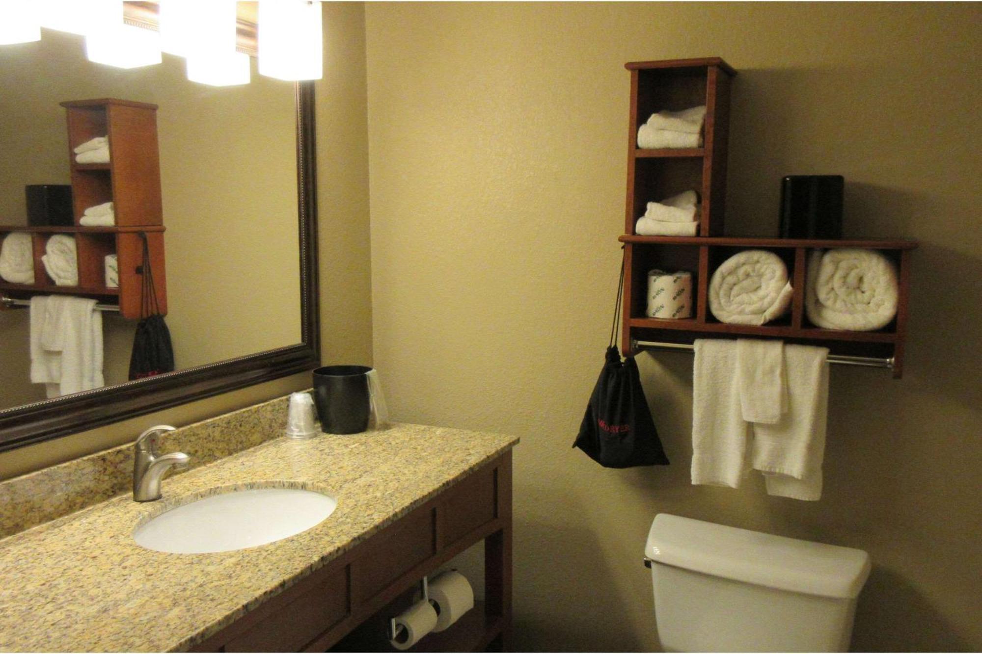 Quality Inn & Suites Stillwater Ngoại thất bức ảnh
